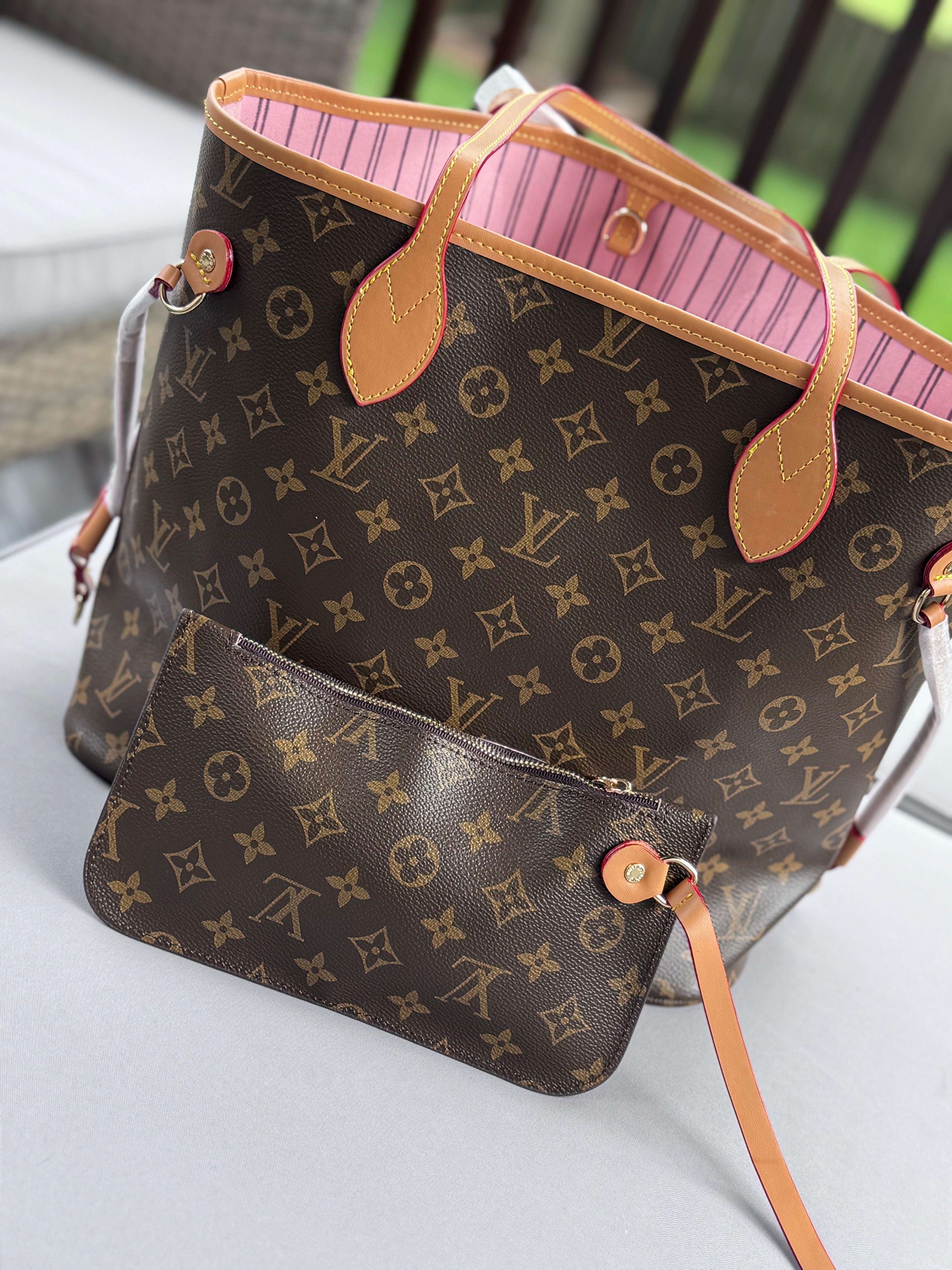 Brown tote w/ pouch medium