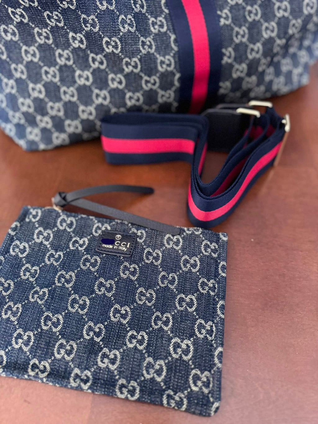 Large tote in blue/red with strap and pouch