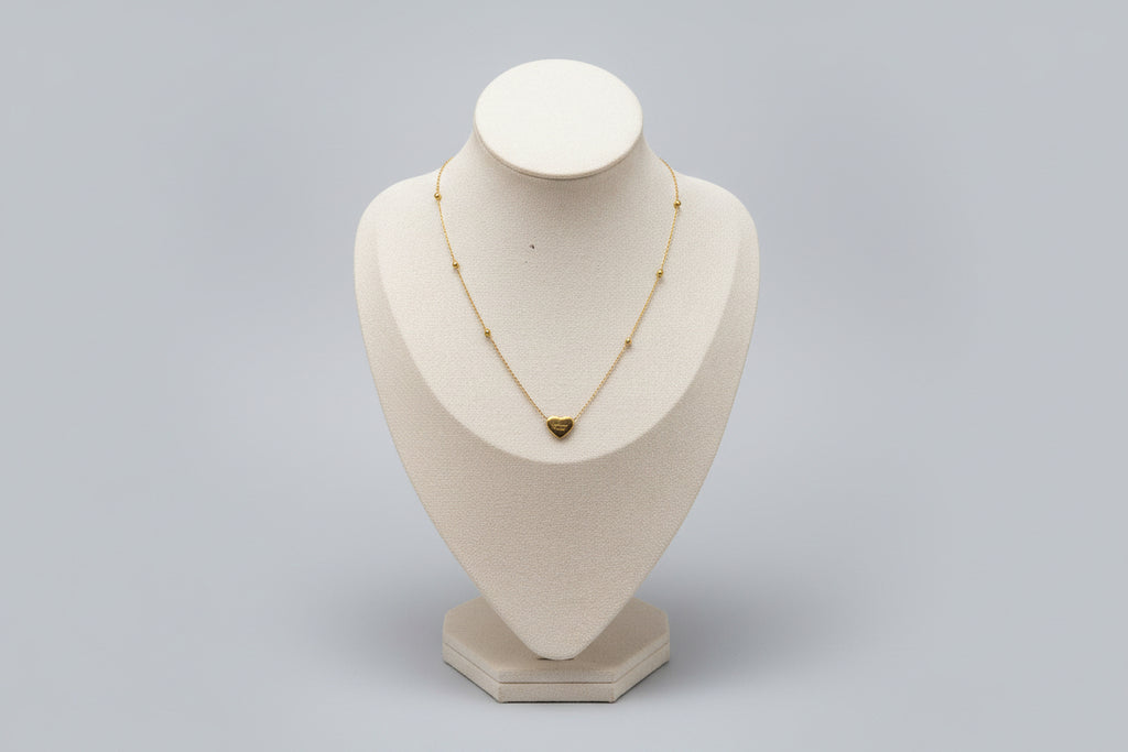 Gold necklace with a heart pendant 