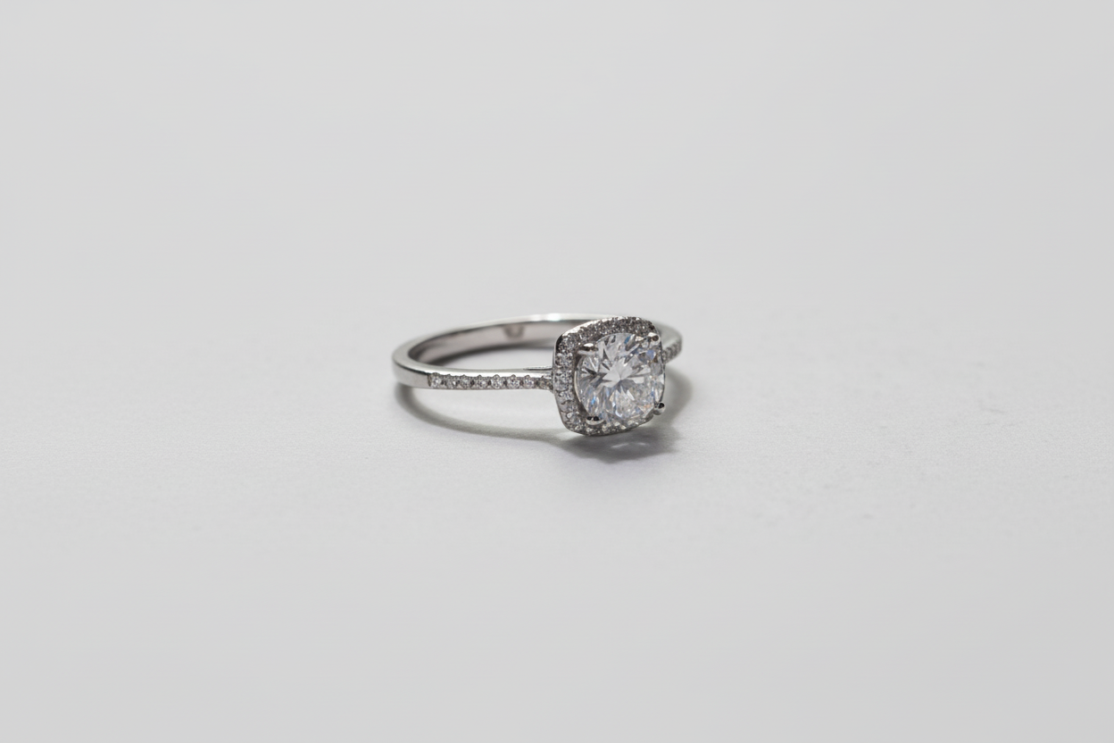 925 SS Moissanite white gold ring with side gemstones
